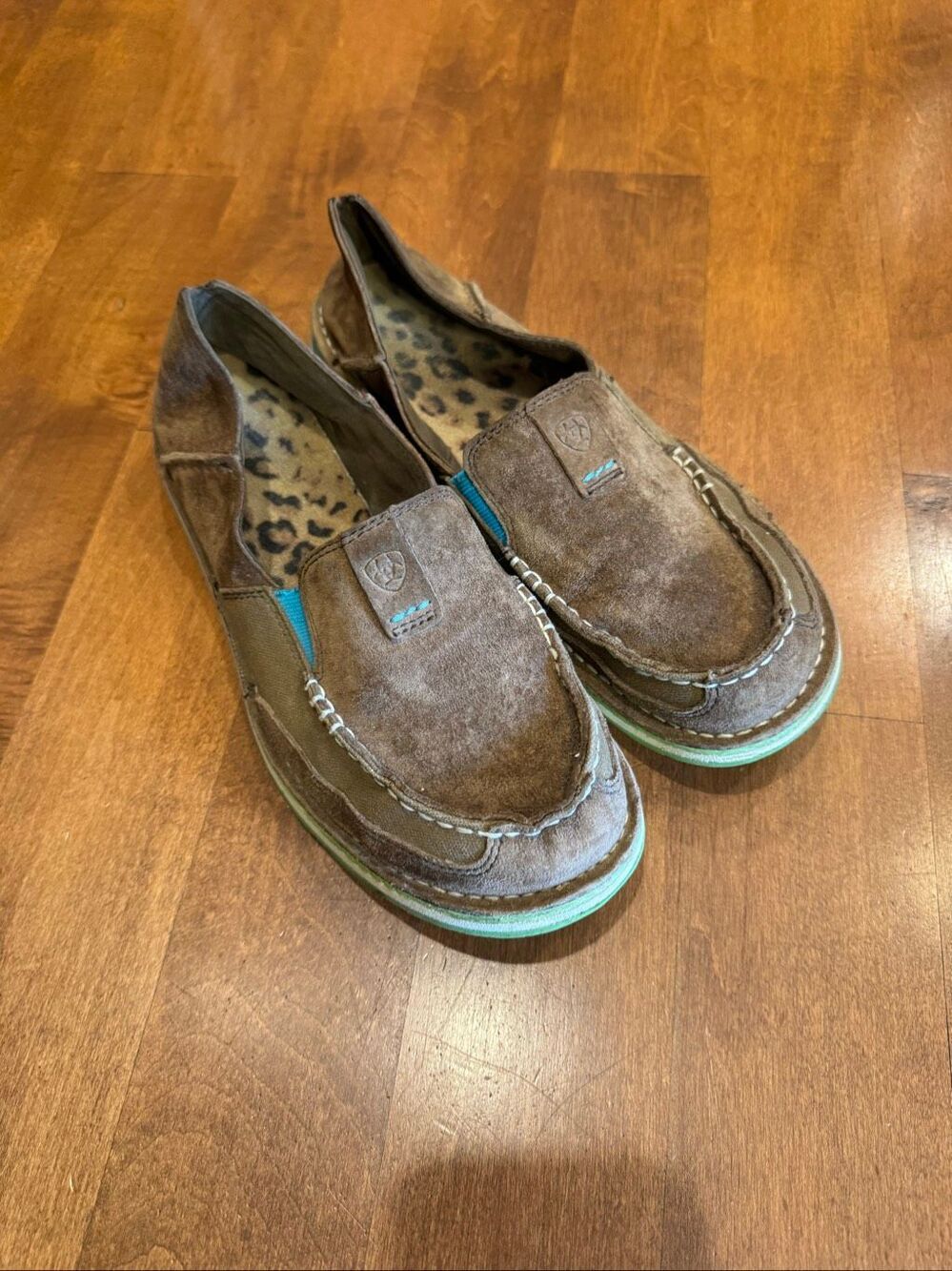Ariat Women’s 9.5 B Brown Suede Cruiser Slip On Shoes Turquoise Green Sole